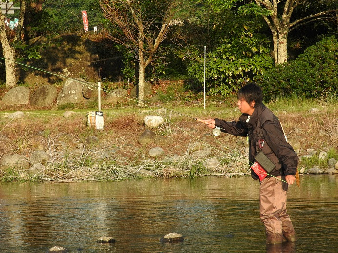 ひもｑというグミをワームに見立てて 釣りペディア